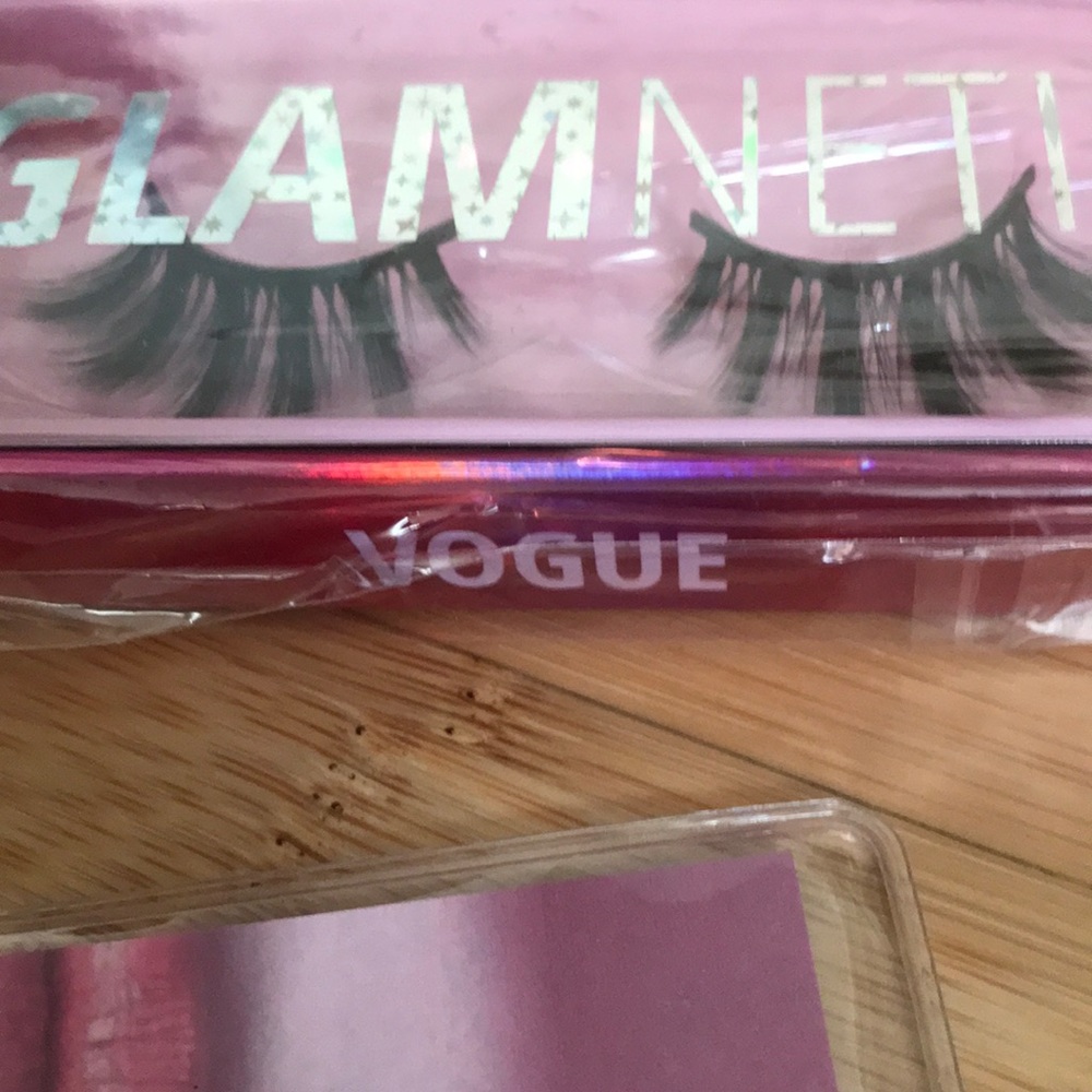 Glamnetic eyelash set - Picture 2 of 4